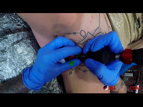 ❤️ Itin tatuiruota karšta Sully Savage gavo tatuiruotę ant savo klitorio ☑ Seks video prie porno lt.pornburst.ru ❌️
